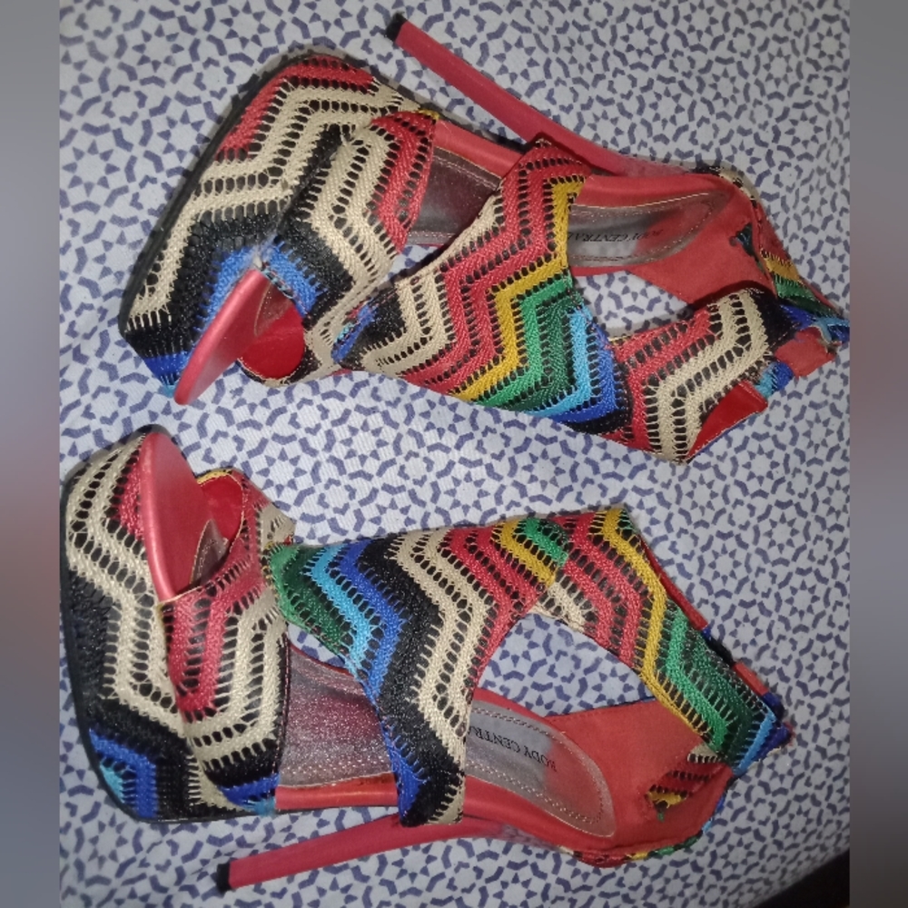 Super cute heels 👠 🥰 - Picture 6 of 8